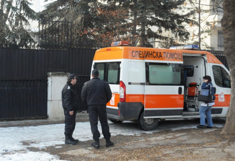 Тийнейджър наръга с нож свой връстник, момчето е с опасност за живота