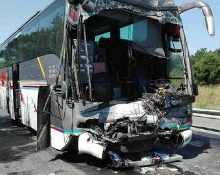 Автобус с младежи от чужбина е катастрофирал в района на Шипка