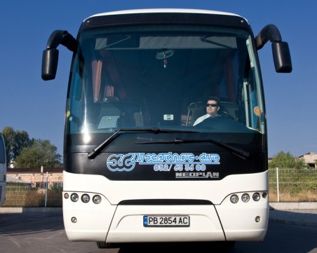 Една заповед, която се оказа неиздавана: Защо автобусите на “Хеброс бус“ не спират на КЦМ?