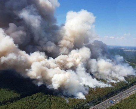 Голям пожар бушува в Германия ВИДЕО