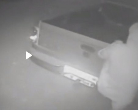 Излизаш на разходка, обират ти апартамента! Семейство пусна кадри на крадеца ВИДЕО