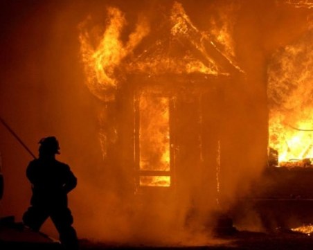 Пловдивчанин почина от тежки изгаряния, след като къщата му се запали