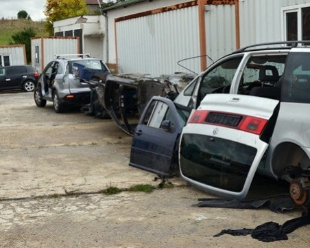 Разбиха трафик на крадени български коли в Италия