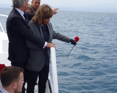 Тина Търнър разпръсна праха на самоубилия се син