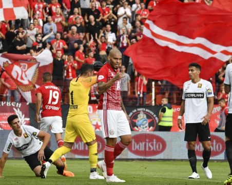 ЦСКА громи австрийци в Европа, Славия изпусна Хайдук