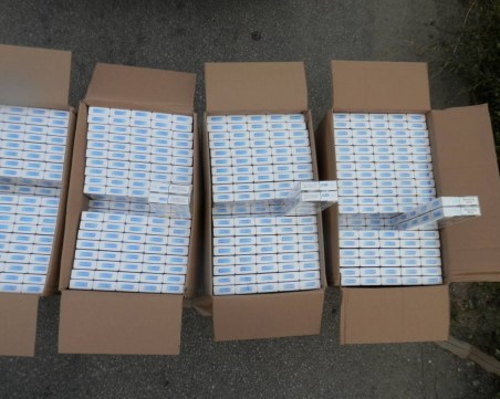 Удариха цигарен трафикант! Иззеха 40 000 къса без бандерол