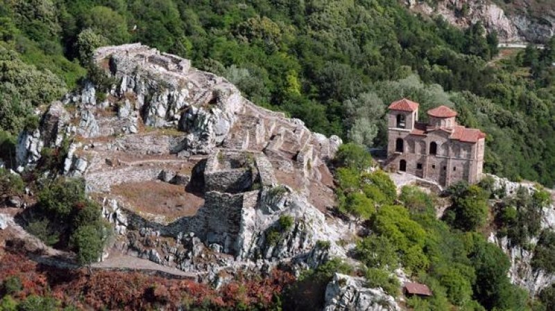 Укрепват свлачището до “Асеновата крепост“ с държавни пари