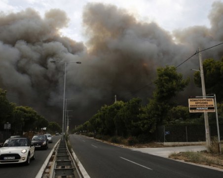 Близо 90 вече са жертвите на пожарите в Гърция