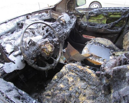 Кола изгоря като факла на магистрала “Тракия“! Движението е блокирано