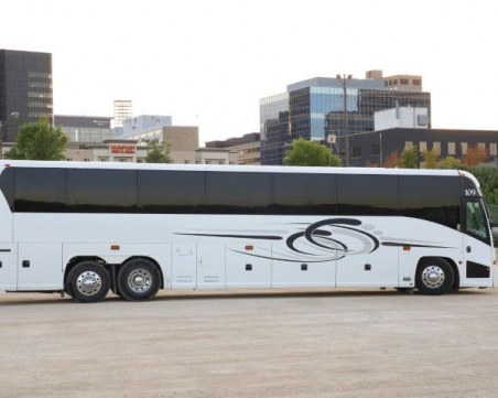 Проблем с водната помпа блокира нашия автобус с 50 души във Франция