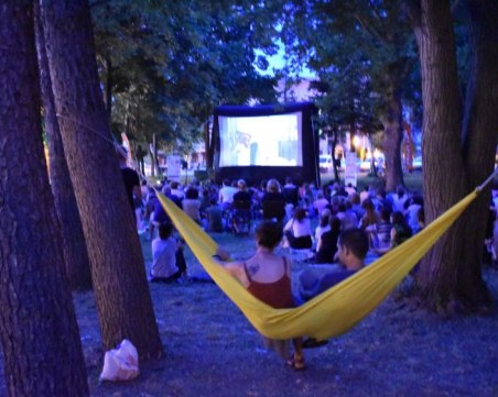 Гребната се превърна в киносалон под звездите, пловдивчани разпънаха хамаците СНИМКИ