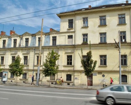 Кой притежава Царските конюшни и ще строи ли там жилища?