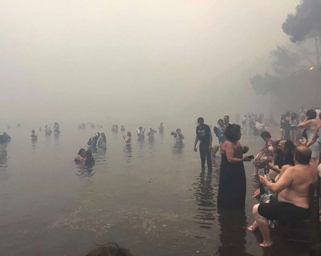 Трагедията в Гърция –жертвите вече са 91, издирват тела в морето