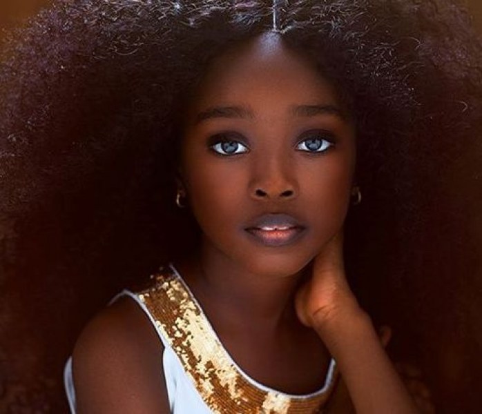 5-годишно момиченце от Нигерия покори сърцата на десетки хора с красотата си СНИМКИ