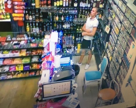 Служител на изгорелия нонстоп в центъра на Пловдив драснал клечката на магазина СНИМКИ