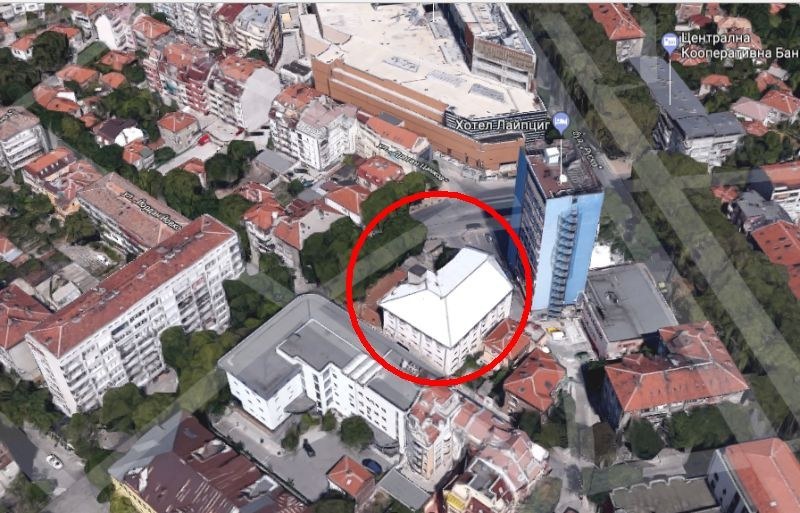 Бутането на поликлиниката в центъра на Пловдив все по-близо! Вдигат  многоетажен паркинг на терена