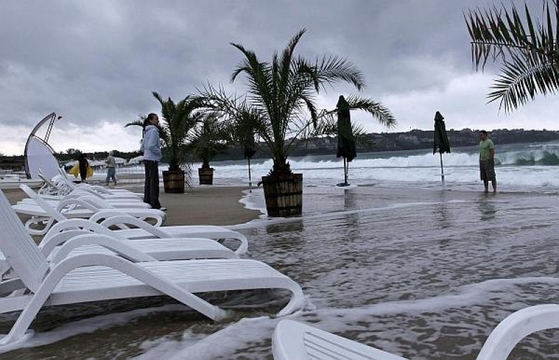 Лошото време прогони туристите от Черноморието, хотелиери се жалват