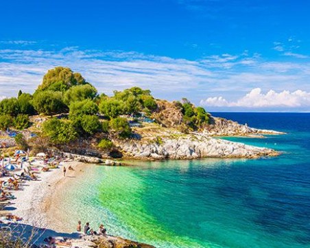 37-годишна майка почина, след като яде сурово пиле на почивка в Гърция