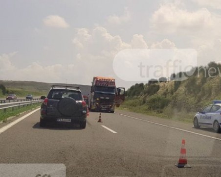 Динко в действие! Възстановява движението след мелетата на магистрала Тракия СНИМКИ