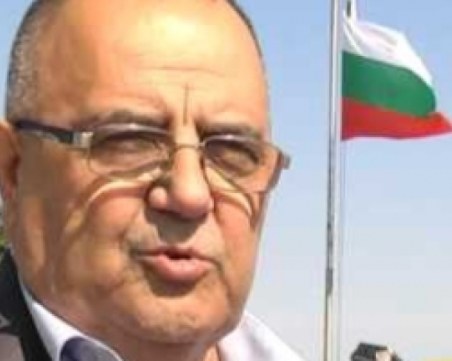 Изпълняват последната воля на Божидар Димитров, разпръсват част от праха му край Созопол