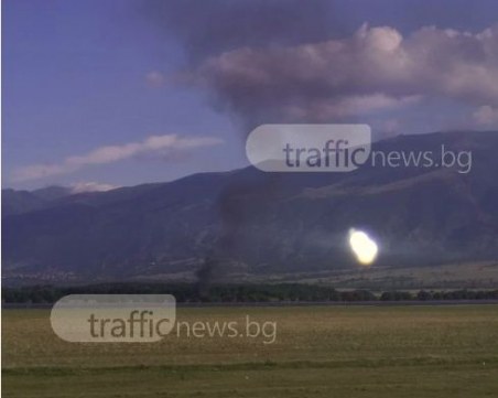 Мерцедес изгоря до основи на пътя Баня-Калофер СНИМКА