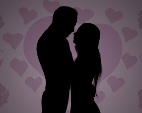 Младоженци дават 2000 паунда на оператор да снима първата им брачна нощ