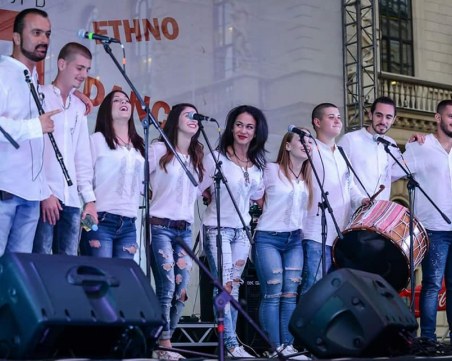 Пловдивски студенти взривиха публиката в Санкт Петербург СНИМКИ