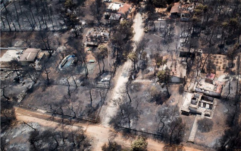 Гръцкото правителство планира да разруши 3100 незаконни сгради след пожара край Атина