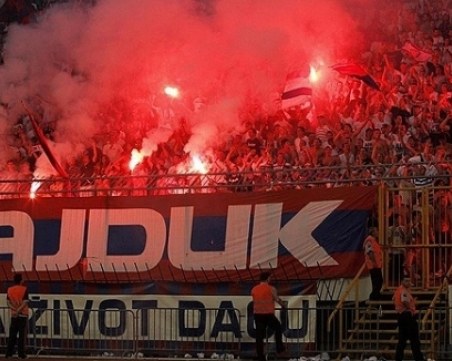 Фенове на Хайдук потрошиха бензиностанция преди мача със Славия