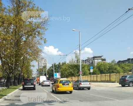 Опасен шофьор засича колите в Пловдив и прави предпоставки за сериозно ПТП