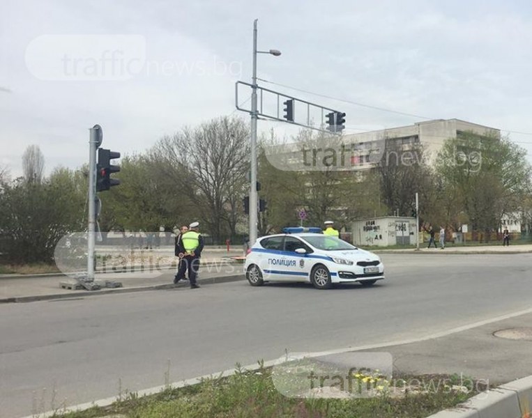 Обезумял мъж бяга в средата на пловдивски булевард, спецполиция го гони