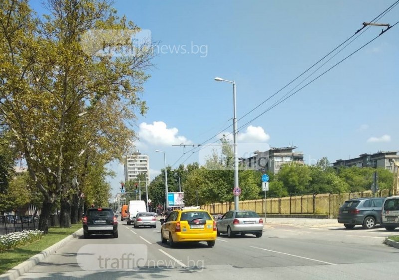 Опасен шофьор засича колите в Пловдив и прави предпоставки за сериозно ПТП