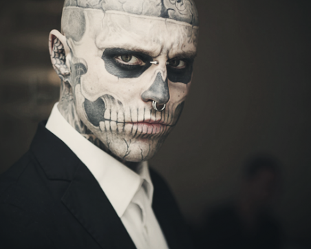 Смразяващо! Мaнекенът Зомби Бой се самоуби на 32-годишна възраст