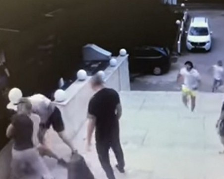 Див врачански екшън: Трима пребиха 17-годишен младеж заради спор във Фейсбук ВИДЕО 18+