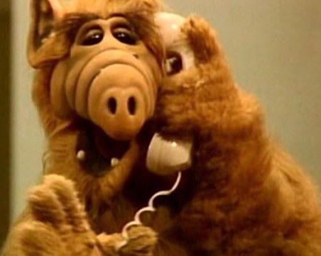 Една легенда се завръща! Снимат нов сериал за Алф