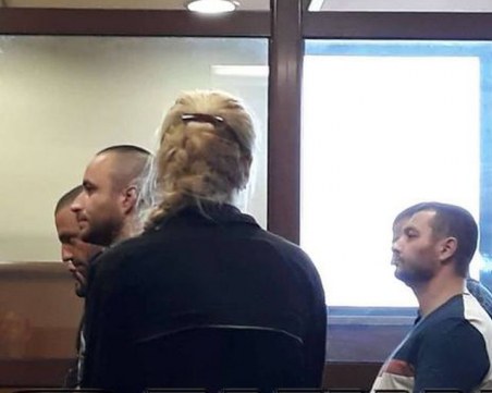 Хората на Очите застанаха пред Спесъда, общинар от БСП задържан с Желязков в Турция СНИМКА