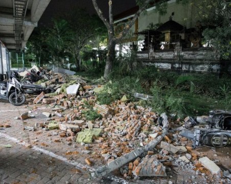 Има жертви след силния трус в Индонезия