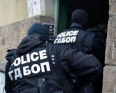 Мащабна акция за дрога в Слънчака! Осем души са с белезници