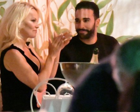 Памела Андерсън отрече годеж с френски национал