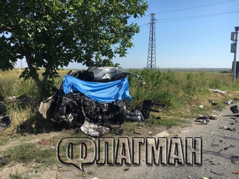 Пожарникари рязали колата, за да извадят жертвите от зверската катастрофа край Бургас СНИМКИ