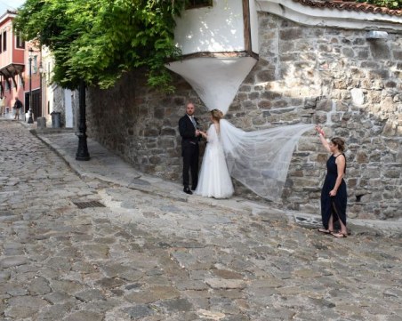 17 влюбени двойки от Пловдив се вричат на 8.08