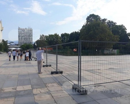 Барикадираха площад “Централен“, блокираха Цар Симеоновата градина СНИМКИ