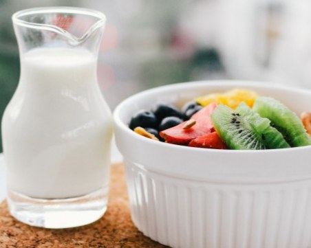 Кренвирши, прясно мляко... 8 храни, които не трябва да ядете сурови