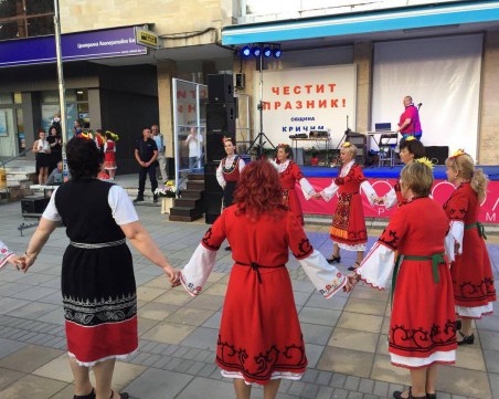 Кричим празнува юбилей! Звезди от X faktor пеят на центъра