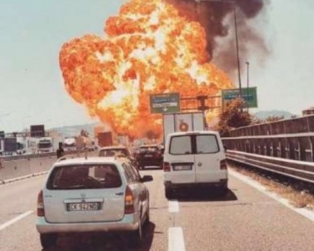 Мощна експлозия на летището в Болоня! Има загинали СНИМКИ+ВИДЕО