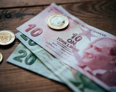 Турската лира отслабна до ново, рекордно ниско ниво