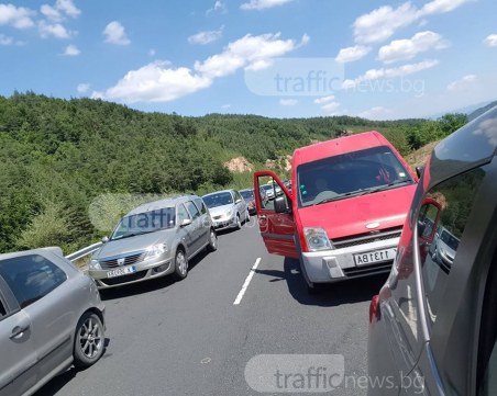 В първия ден от седмицата на Маказа задръстването отново е кошмарно СНИМКИ