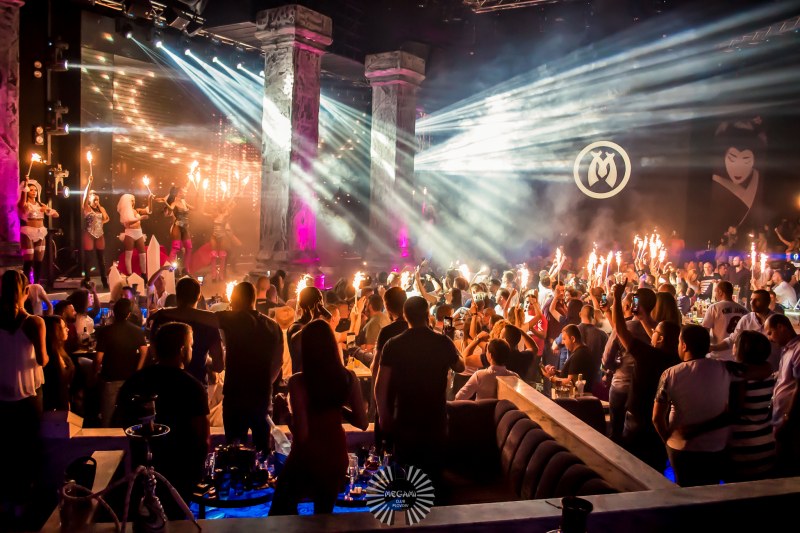 Megami Club Plovdiv се превръща в Crystal Garden с участието на звездите Емилия, Алисия и Галена СНИМКИ