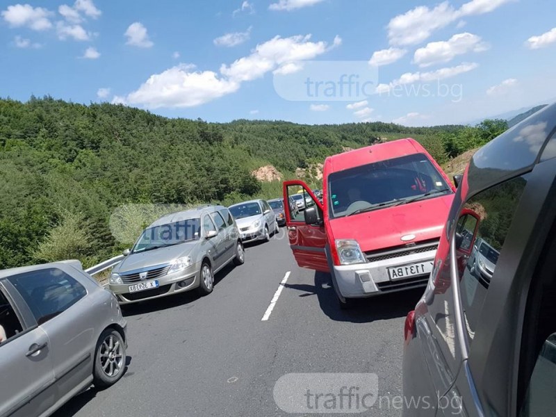 В първия ден от седмицата на Маказа задръстването отново е кошмарно СНИМКИ