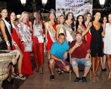 Митьо Пищова събра блондинки, брюнетки и латинокрасавици в петзвезден хотел в Китен